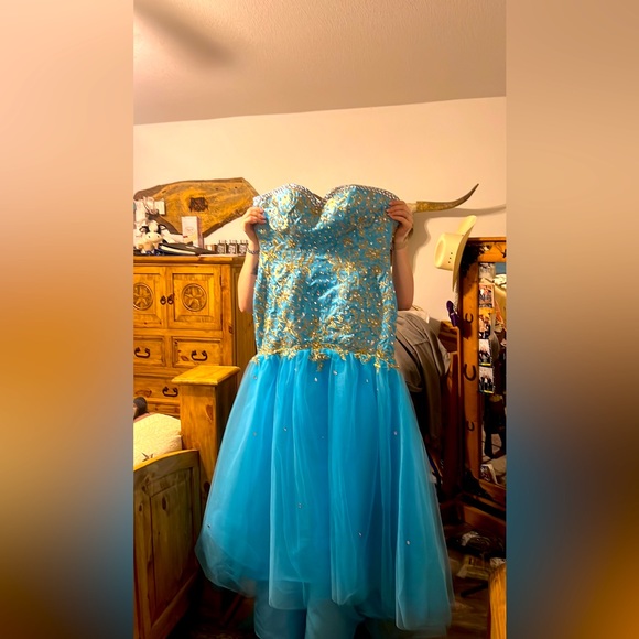 Mermaid with small train evening gown. NEVER WORN! - Picture 1 of 2